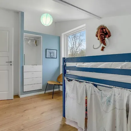 Дом отдыха Stunning In With 3 Bedrooms And Wifi *